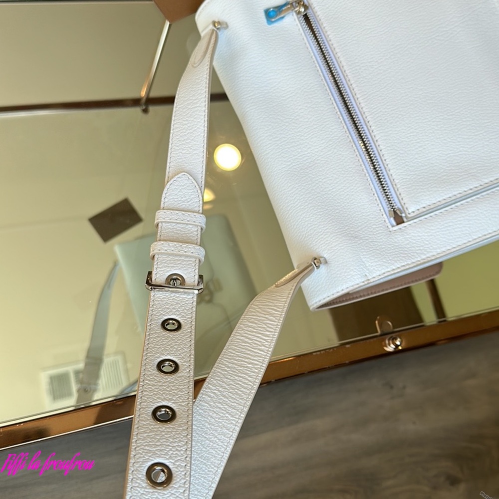 Authentic Burberry bag - Picture 11 of 16